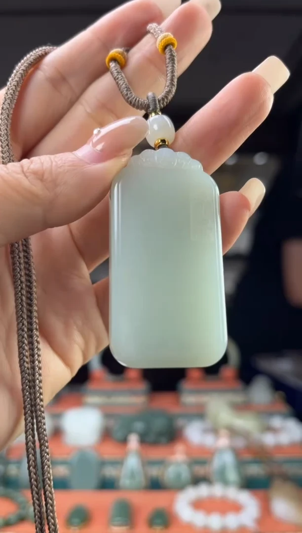 颈饰未镶嵌和田玉佩佩