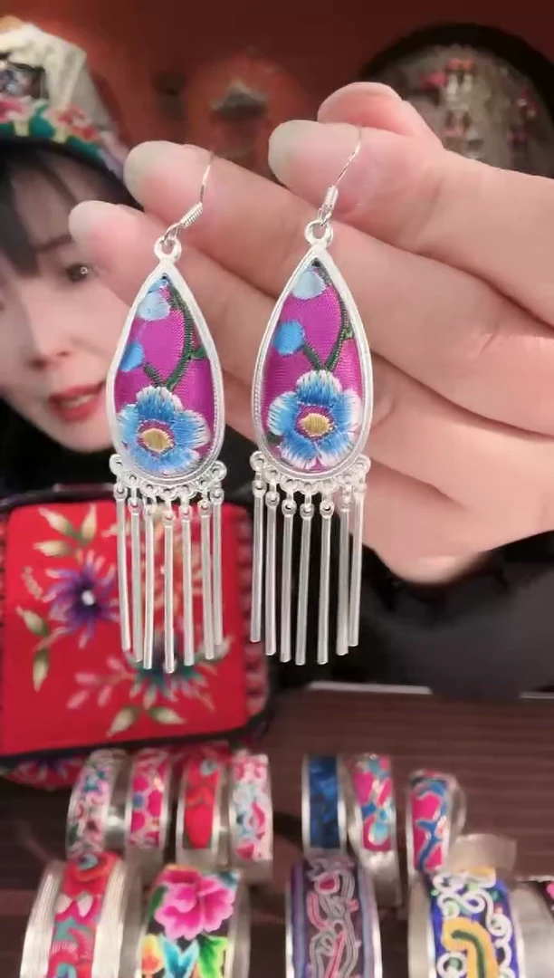 织绣非遗手工苗绣刺绣饰品17
