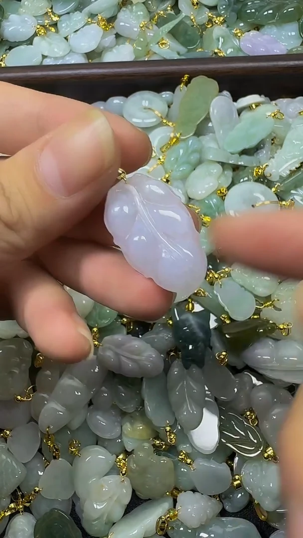颈饰未镶嵌翡翠颈饰未嵌镶翡翠