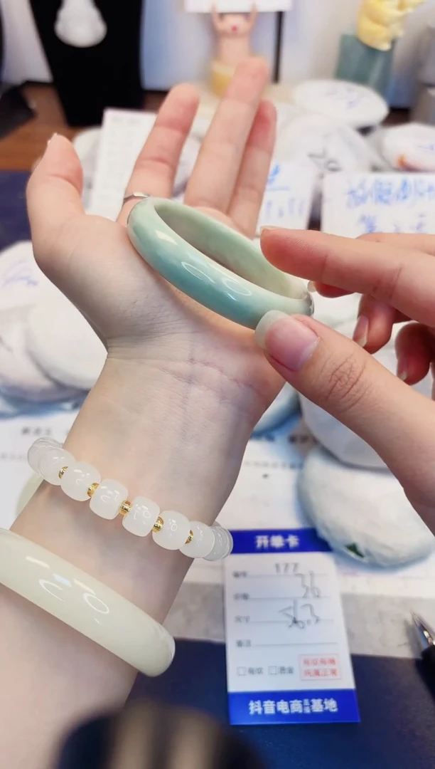 【闪购商品】石英质玉手镯未镶嵌177-贵州翠-圈口56