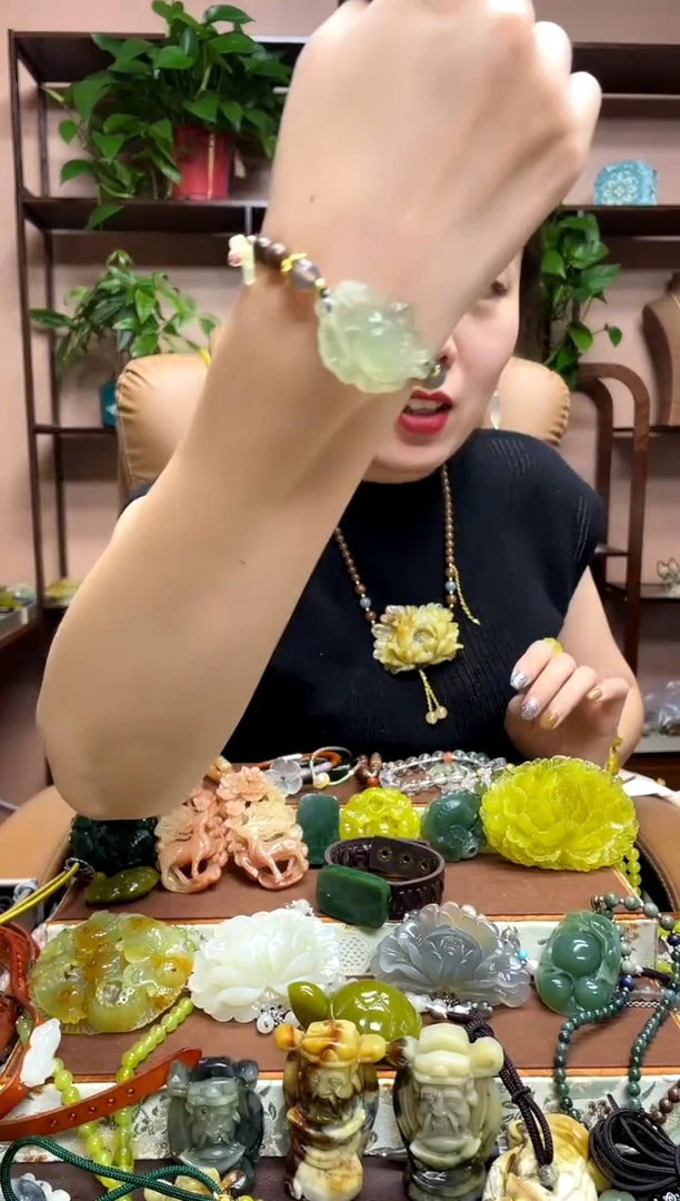 未镶嵌岫玉吊坠多样性发货发其中之一
