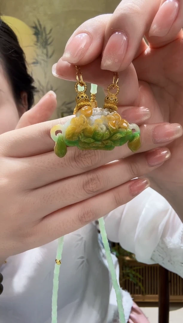 颈饰未镶嵌翡翠吊坠