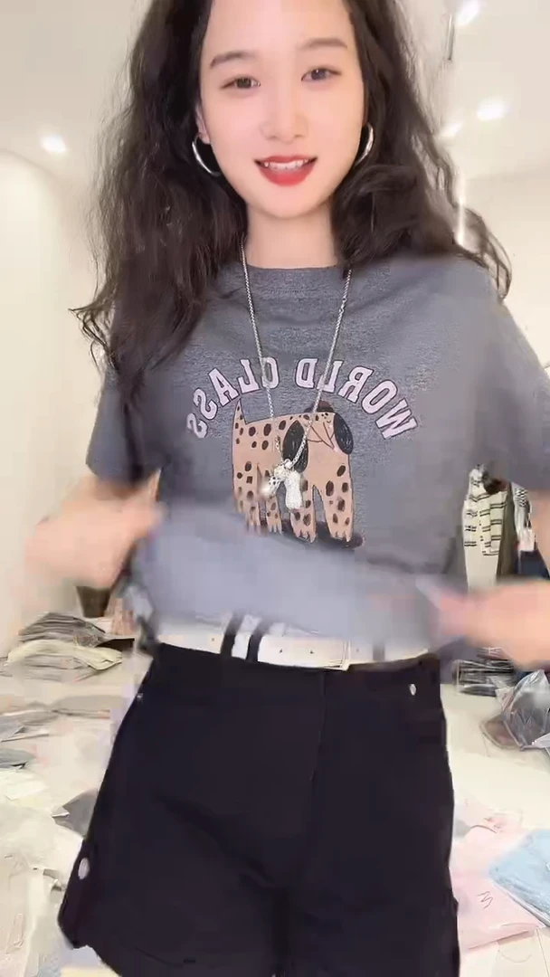 灰色斑点狗T恤！！