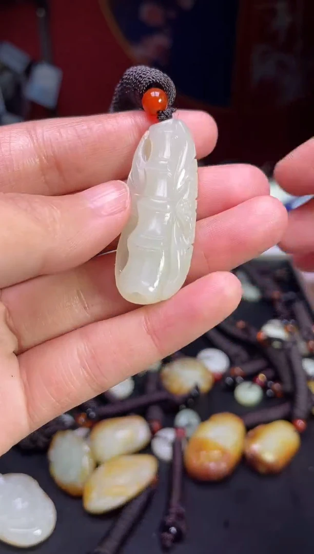 颈饰未镶嵌和田玉1