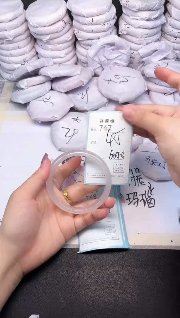 玛瑙/玉髓手镯未镶嵌747