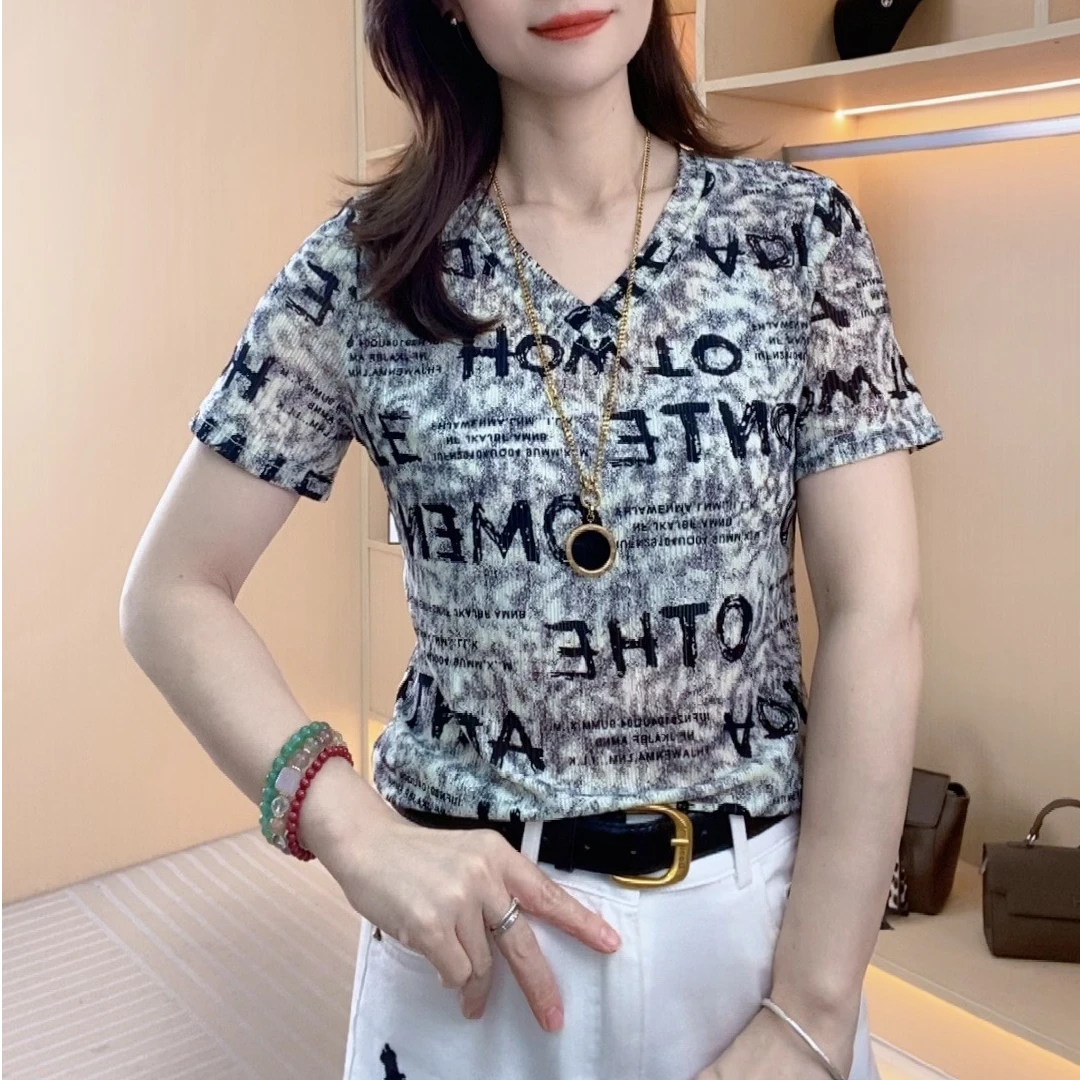 夏季新款字母短袖气质百搭显瘦减龄修身V领印花软纱上衣女女式