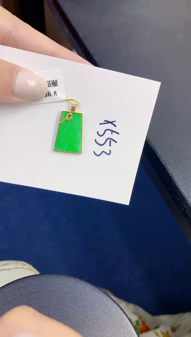 颈饰18K金镶嵌翡翠缅甸天然翡翠A货