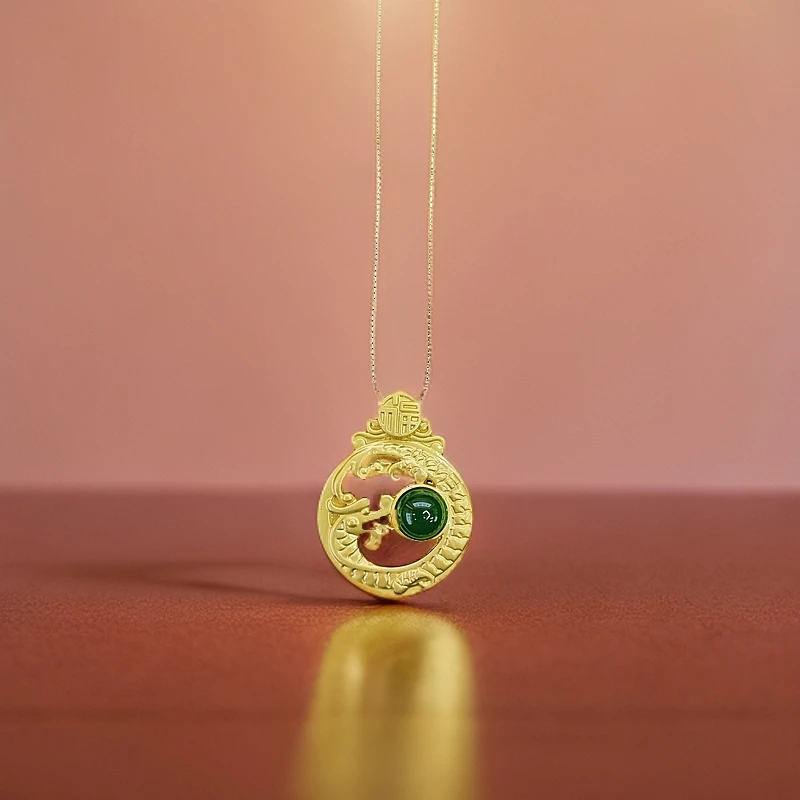 【顾佳珠宝】【证 书】时尚精美合金镶嵌玉髓龙牌吊坠赠合金链BD10413