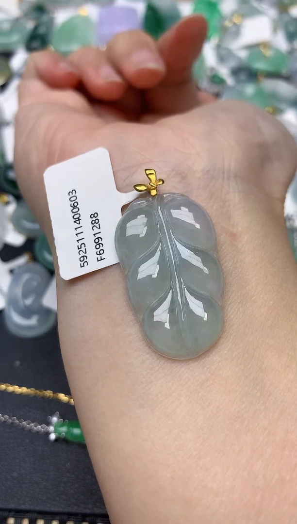 颈饰18K金镶嵌翡翠天然缅甸A货翡翠