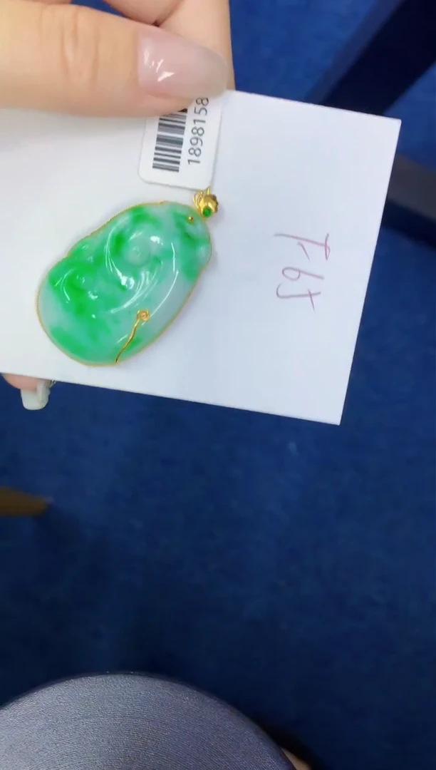 翡翠18K金镶嵌颈饰缅甸天然翡翠A货