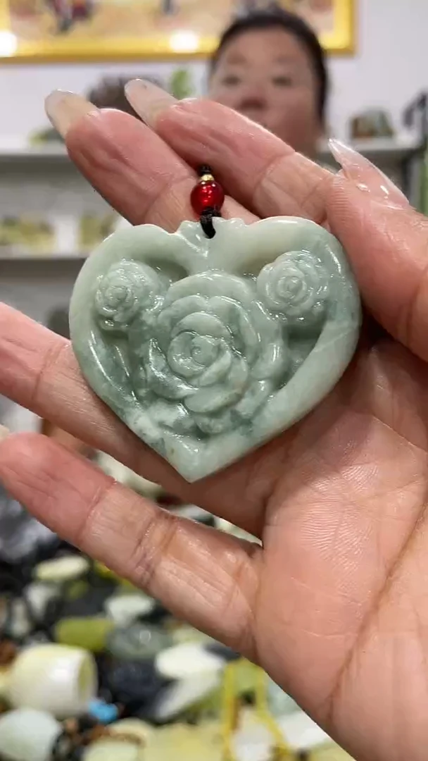 蛇纹石玉合金吊坠