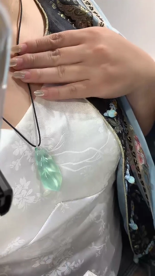 未镶嵌蛇纹石玉颈饰叶子