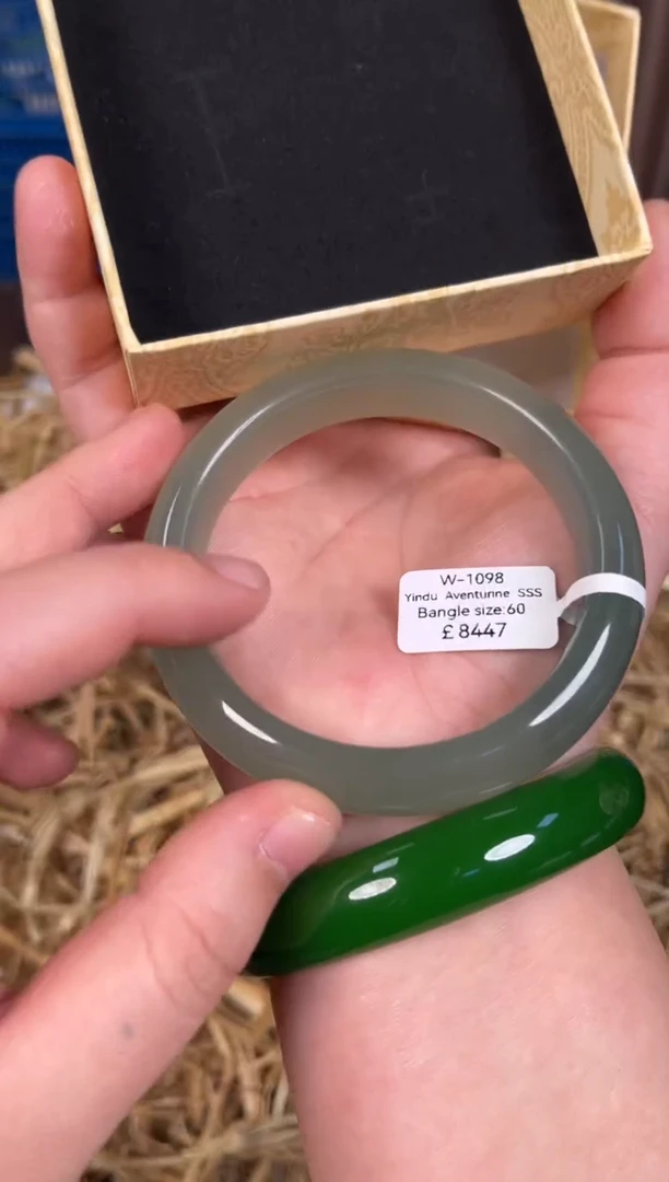 未镶嵌手镯石英质玉编码W1098