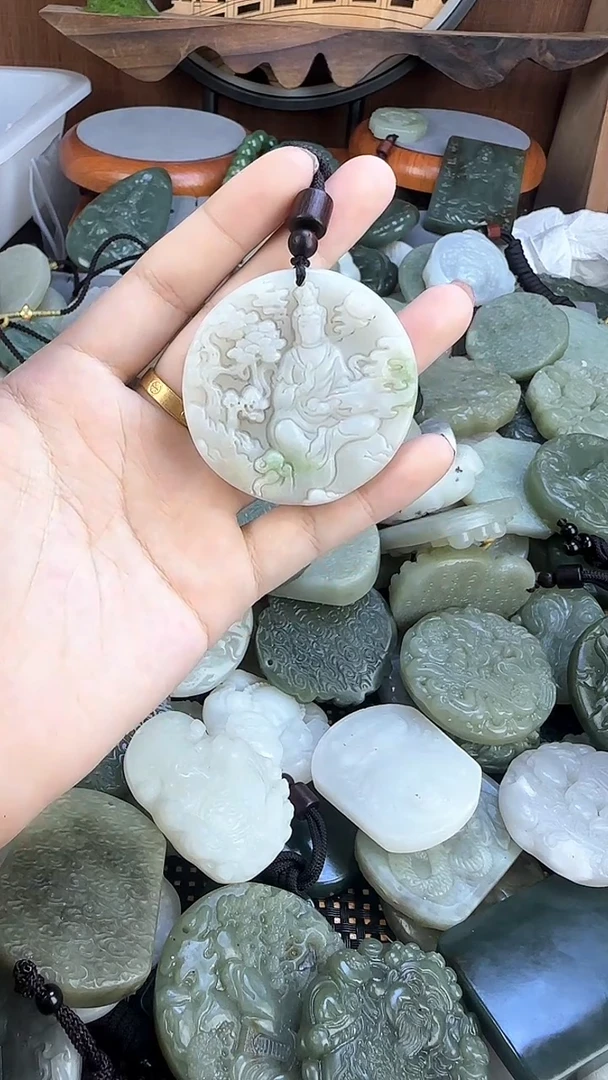 颈饰未镶嵌和田玉1