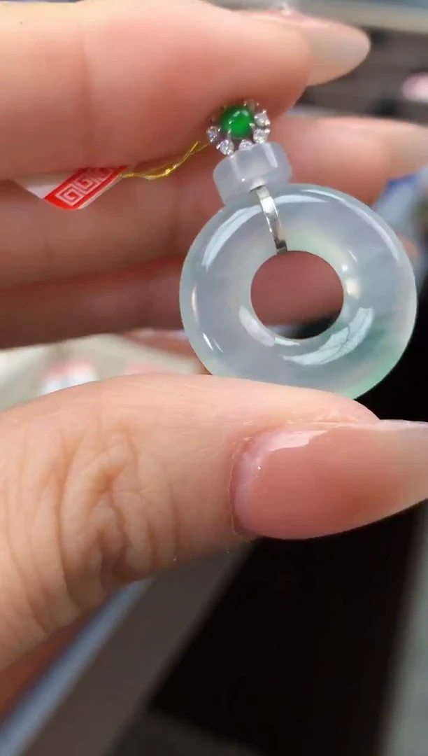 颈饰18K金镶嵌翡翠翡翠