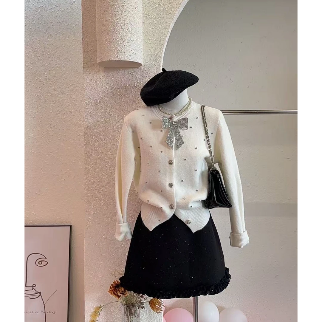 【苏兰文】韩版气质温柔风重工钉珠蝴蝶结设计感针织上衣-24155