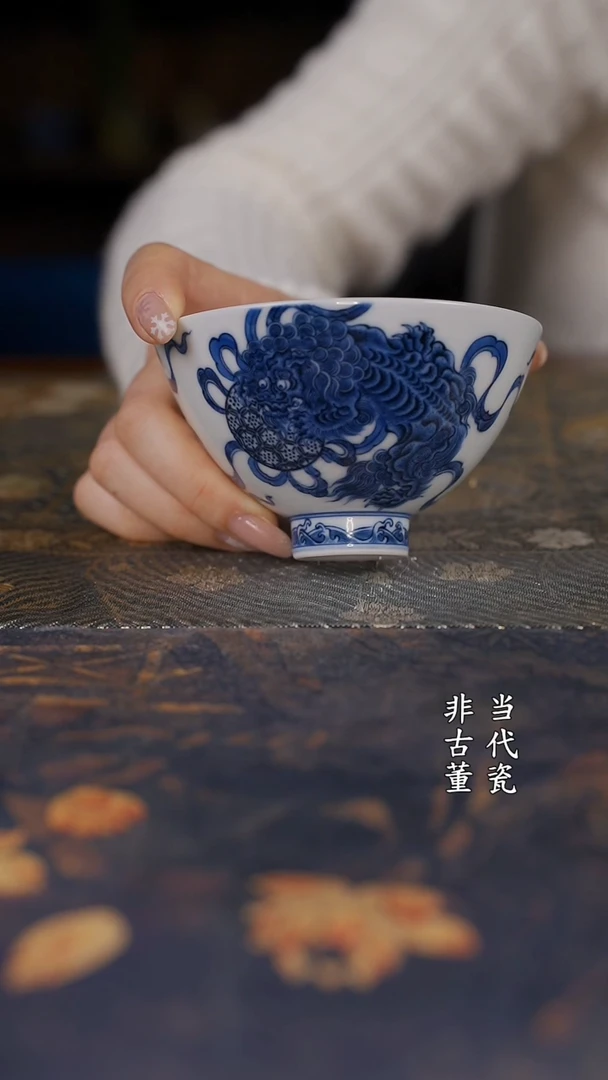 水造双狮戏绣球鸡心杯