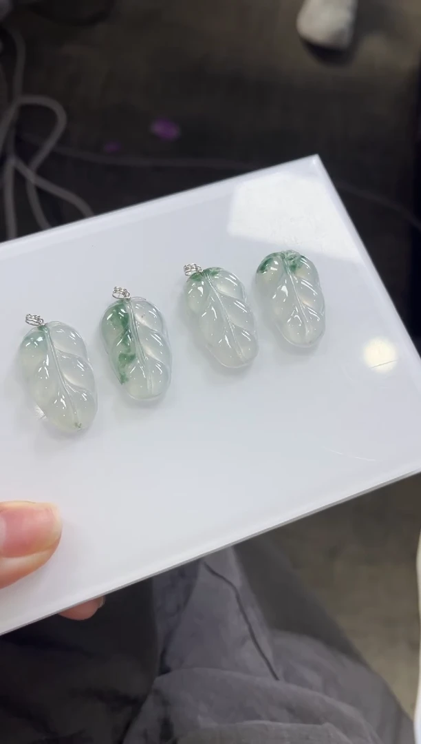颈饰18K金镶嵌翡翠M10/多样性发一件/配绳子