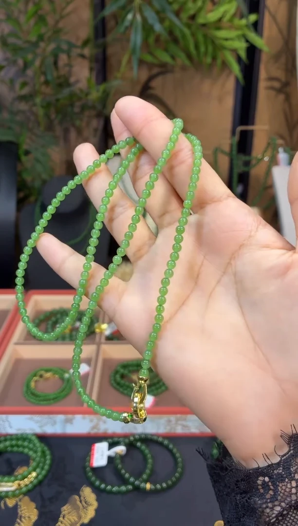 颈饰未镶嵌和田玉（碧玉）4高冰苹果绿无矿毛衣链