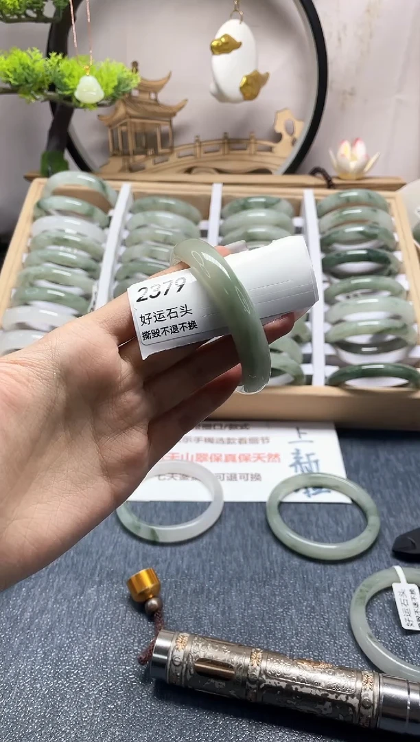未镶嵌手镯石英质玉2379