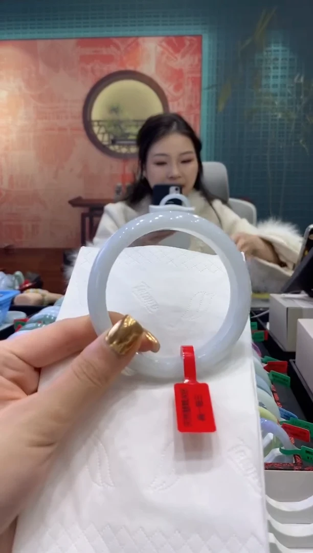 【闪购商品】翡翠手镯未镶嵌多人12824