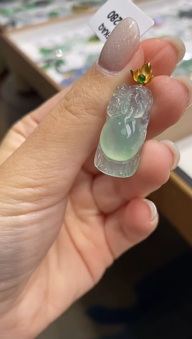 颈饰18K金镶嵌翡翠财财