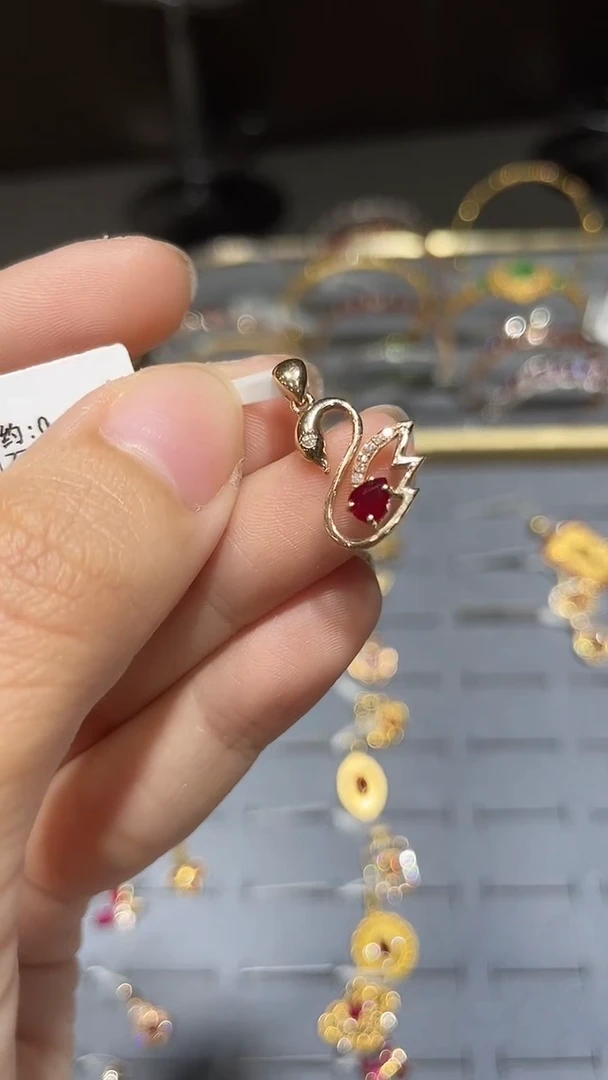 吊坠(不含链)18K金镶嵌红宝石红宝石