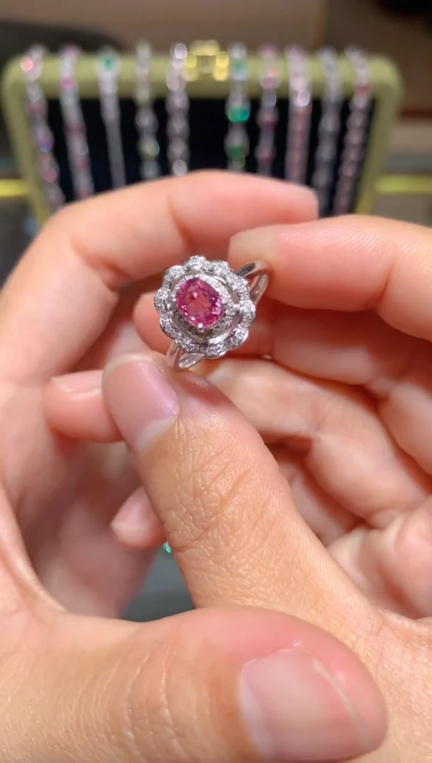 【闪购商品】彩色蓝宝石戒指18K金镶嵌0.8CT