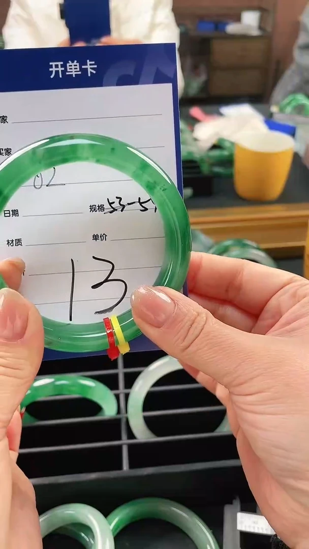 【闪购商品】石英质玉手镯未镶嵌13