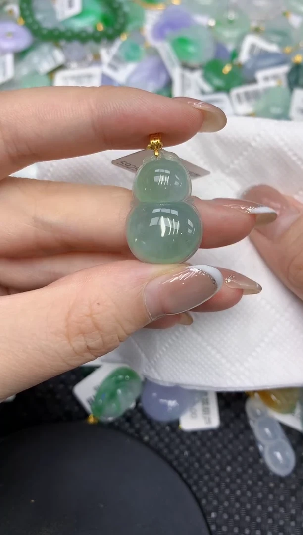 颈饰18K金镶嵌翡翠111111111