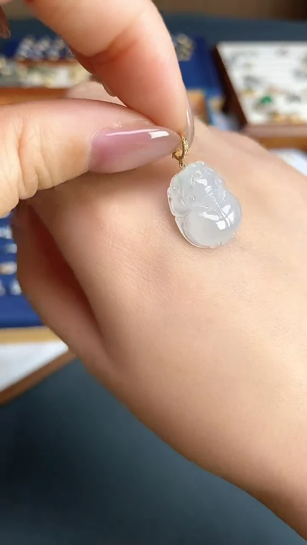 颈饰18K金镶嵌翡翠2025120601