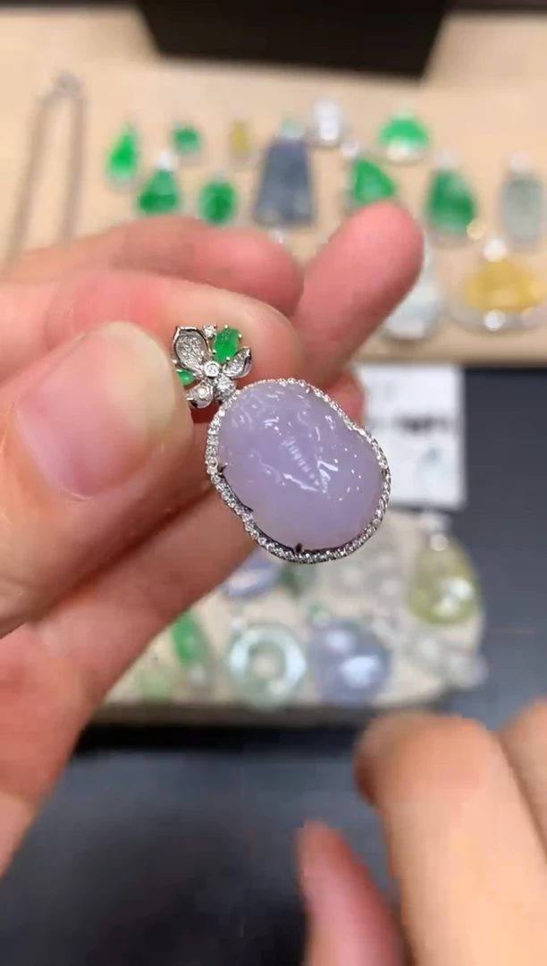 颈饰18K金镶嵌翡翠貔貅【无服务费