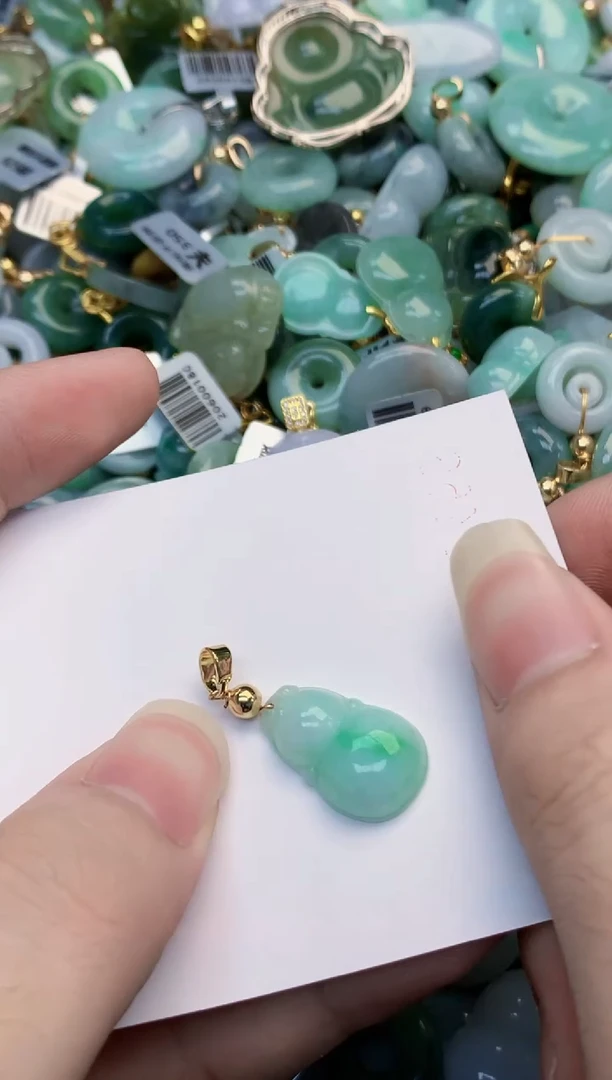 翡翠未镶嵌吊坠(不含链)1