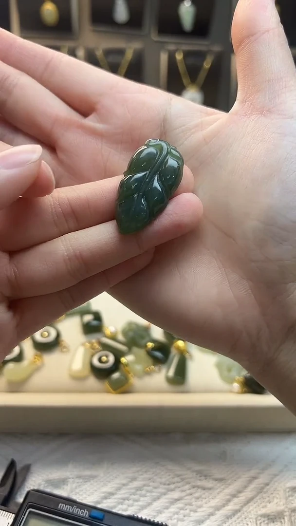 吊坠(不含链)未镶嵌和田玉 吊坠(不含链) 未镶嵌 和田玉