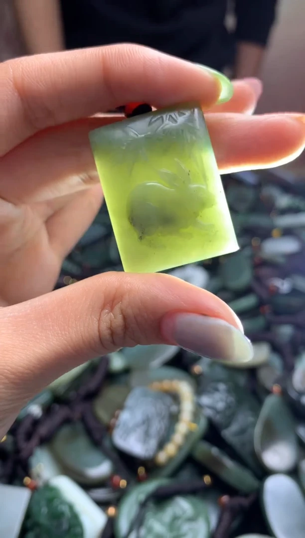 颈饰未镶嵌和田玉1