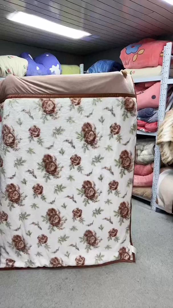 牛奶绒120+150仿兔毛被子。