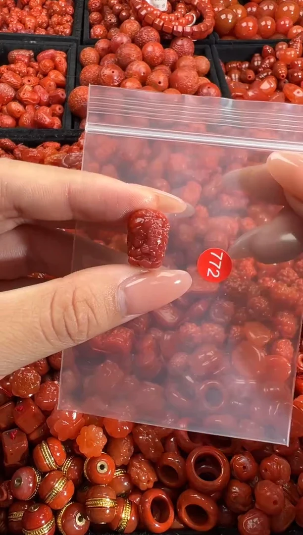 南红玛瑙未镶嵌颈饰1