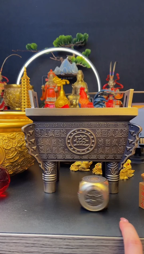 铜4斤重铜鼎（送2金蟾）