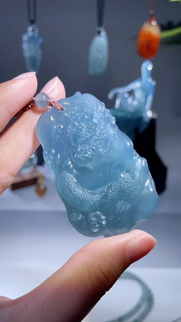 颈饰未镶嵌翡翠龙牌