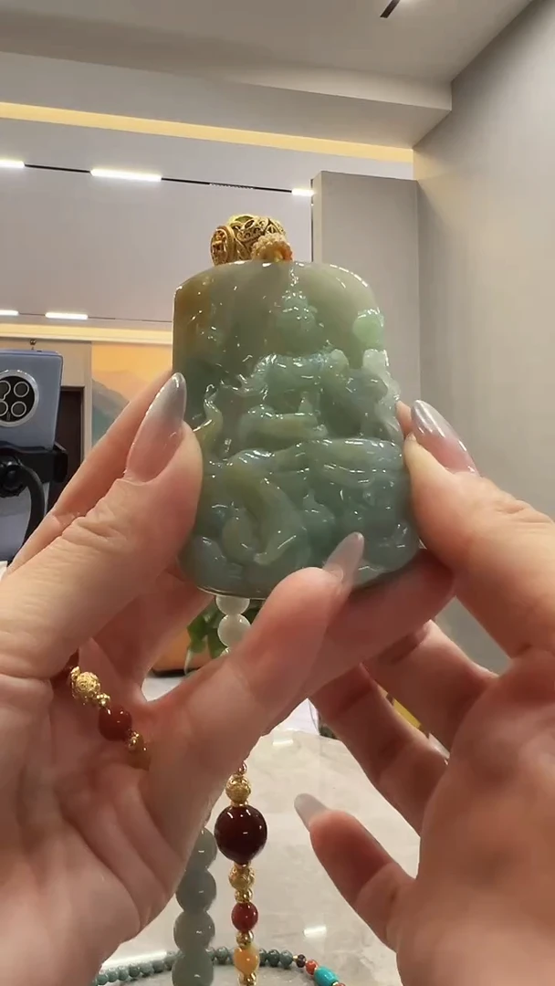 翡翠未镶嵌颈饰观音