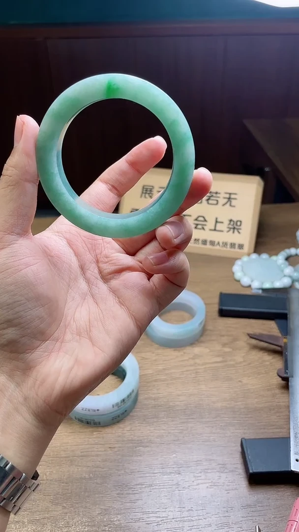 定制翡翠手镯未镶嵌福***?定制