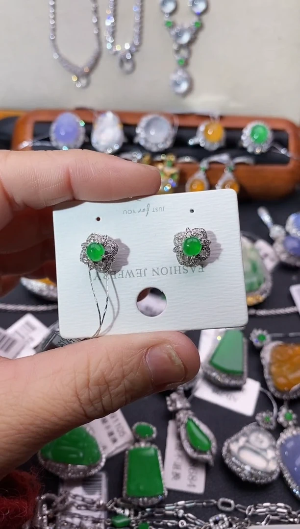 【闪购商品】翡翠耳饰18K金镶嵌耳饰