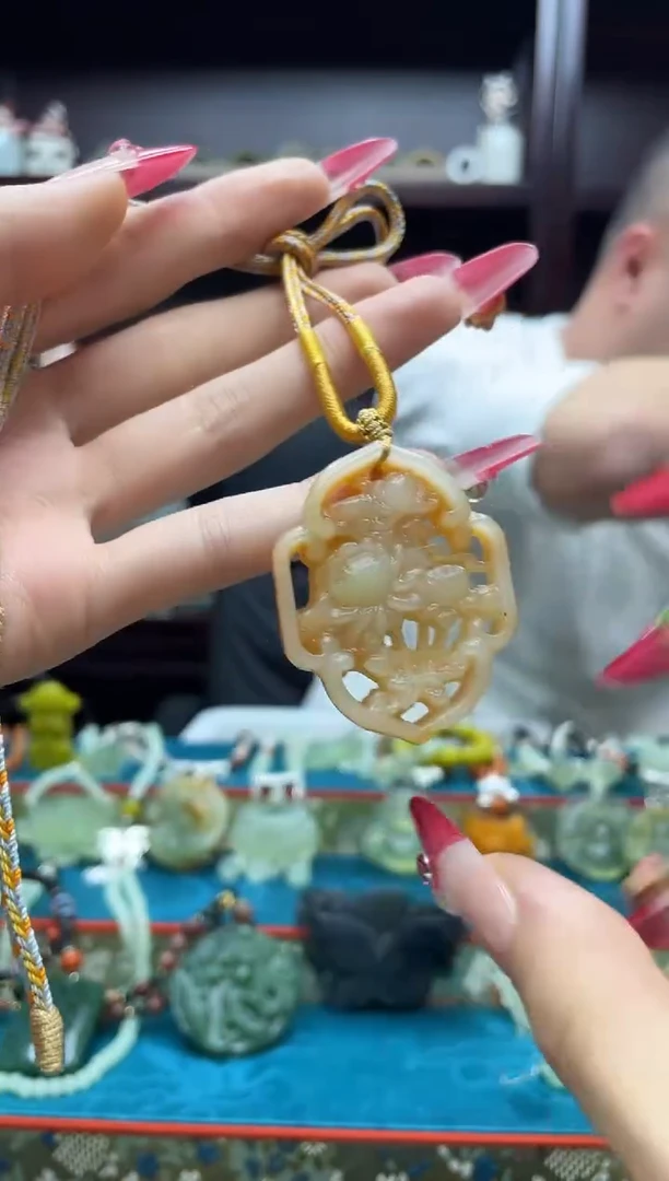 未镶嵌岫玉吊坠·