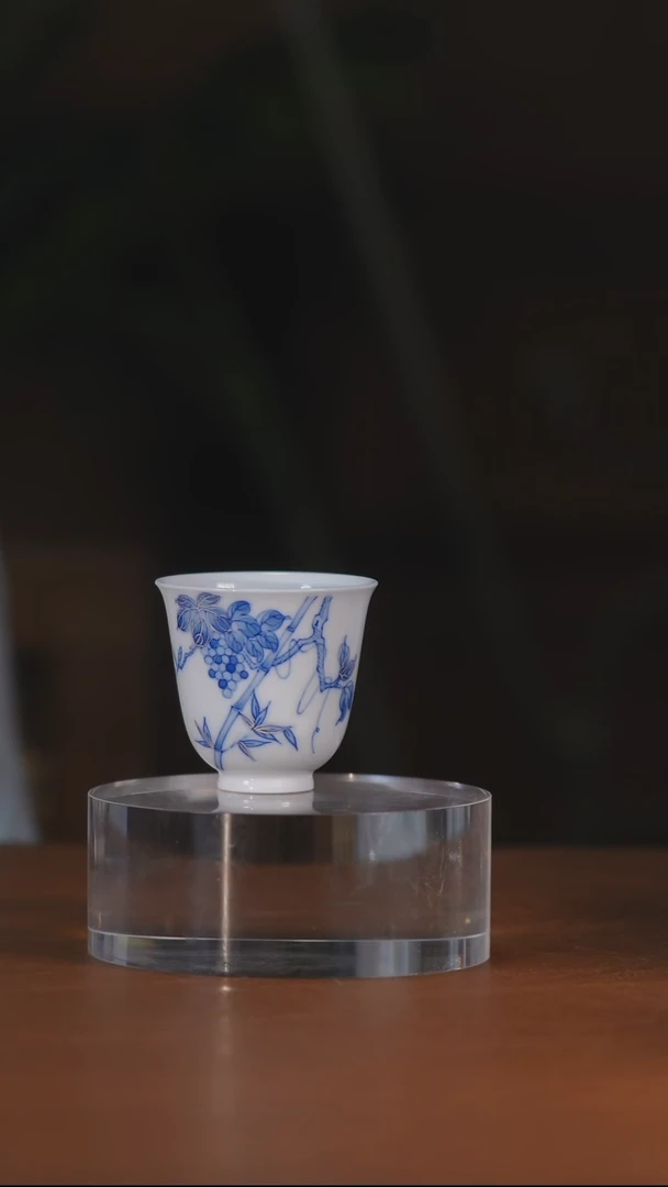 青花描银葡萄闻香杯