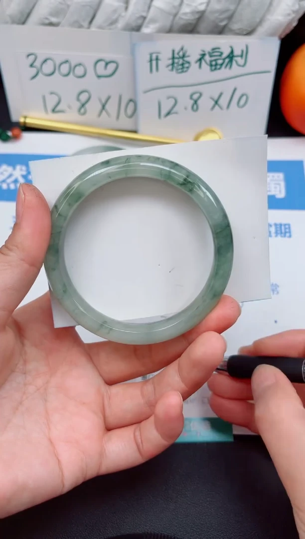 石英质玉（天山翠）手镯未镶嵌25号//圈口60