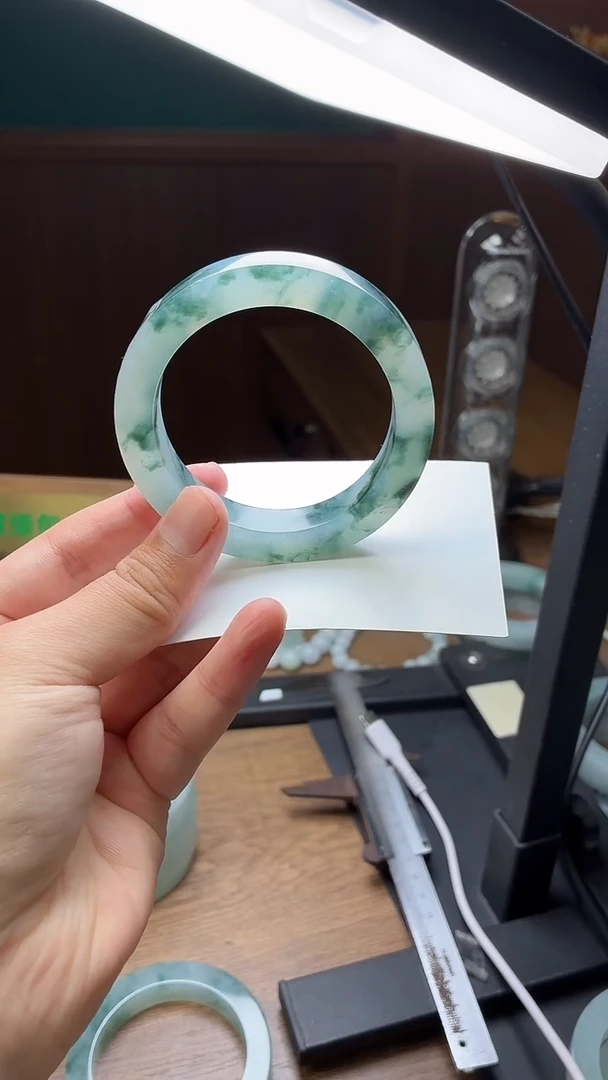 未镶嵌手镯定制翡翠雨**?定制