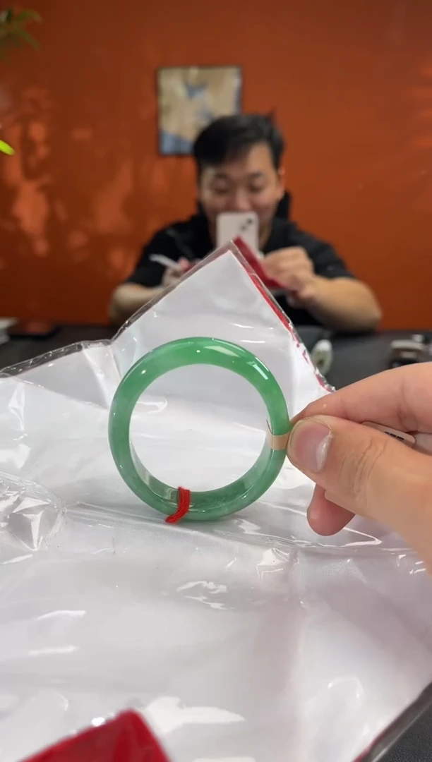 未镶嵌手镯（贵妃镯）翡翠5     50