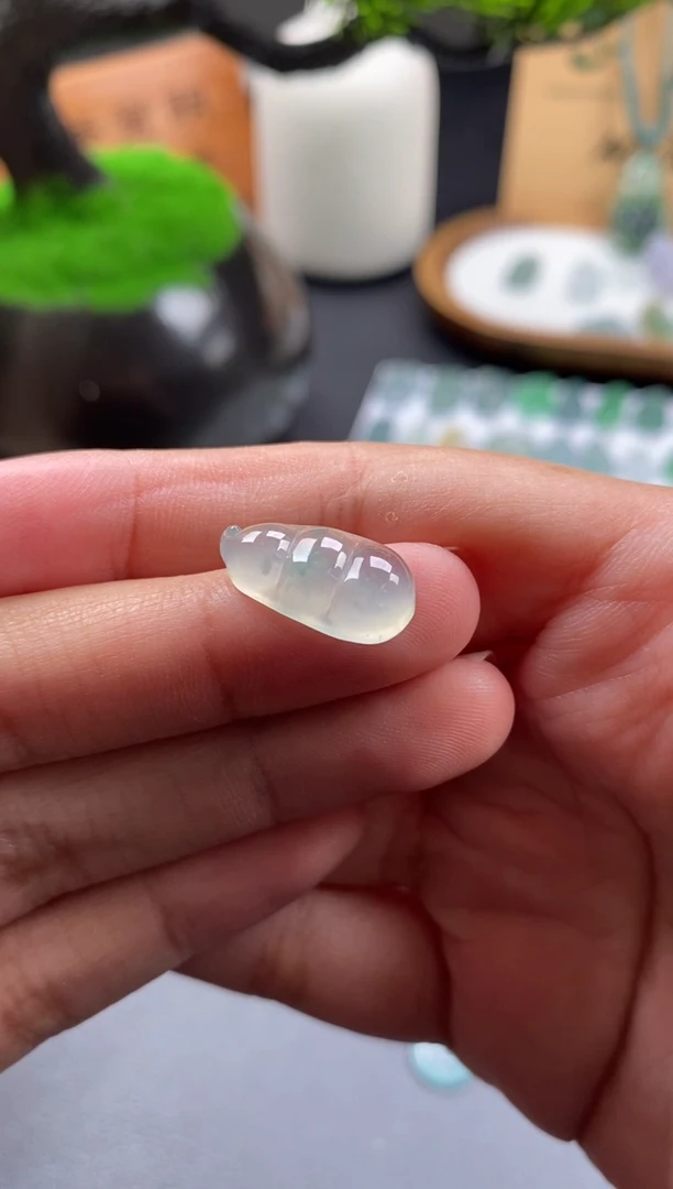 颈饰未镶嵌翡翠翡翠冰种福豆