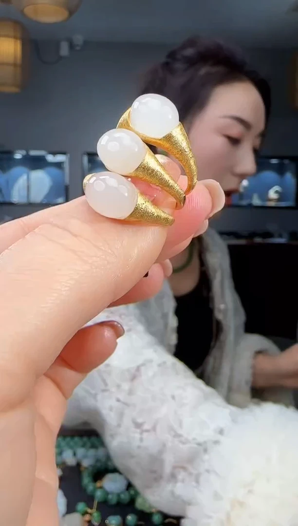 银S925镶嵌戒指和田玉发一个