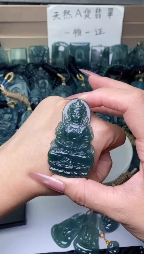 颈饰未镶嵌翡翠